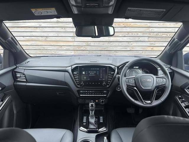 2025 Isuzu D-max 1.9 V-Cross Dcb