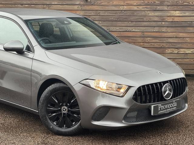 2021 Mercedes-Benz A Class 1.3 2021'21 A180 SE | De Chromed | Pan Grille