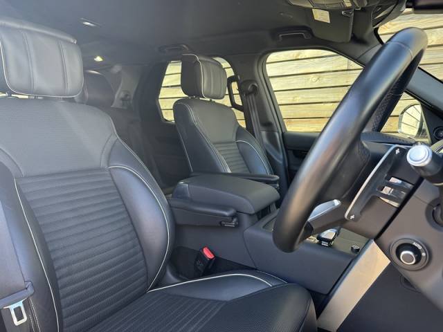 2022 Land Rover Discovery 3.0 2021'71 D300 MHEV HSE Commercial | Rear Seat Conversion | Big Spec