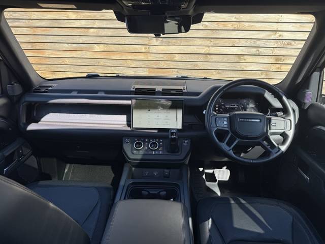 2024 Land Rover Defender 3.0 2024'24 D300 MHEV X-Dynamic HSE | Pan Roof | Heated Steering Wheel