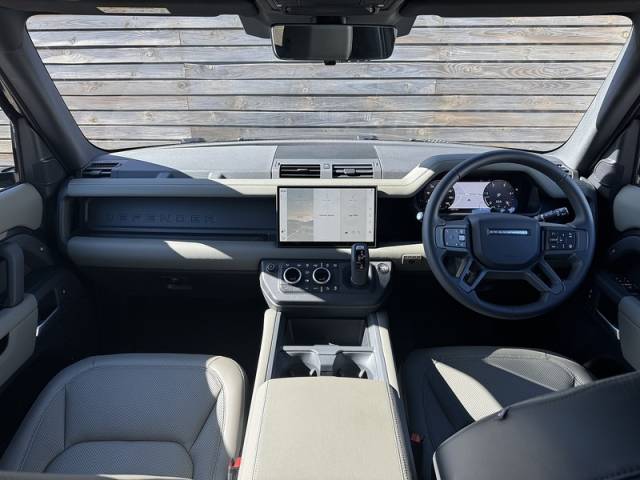 2025 Land Rover Defender 3.0 2024'74 D350 MHEV X-Dynamic SE | Side Steps | Spoiler
