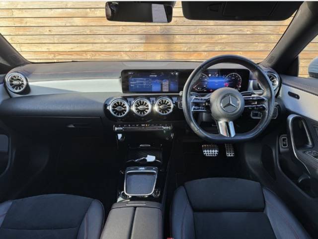 2023 Mercedes-Benz CLA 1.3 2023'73 CLA180h MHEV AMG Line | De Chromed | Ambient Lighting