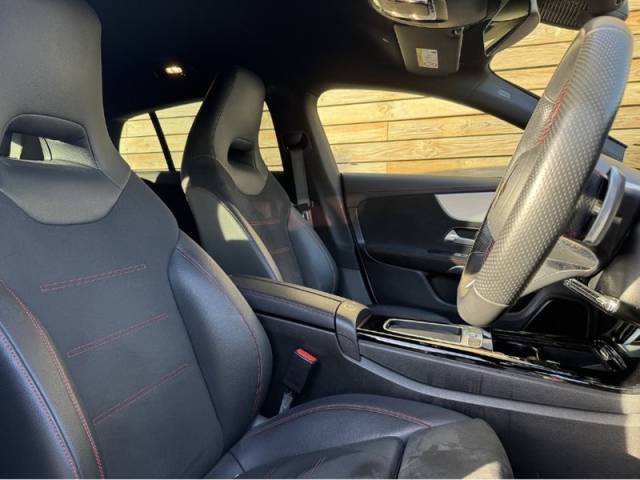 2023 Mercedes-Benz CLA 1.3 2023'73 CLA180h MHEV AMG Line | De Chromed | Ambient Lighting
