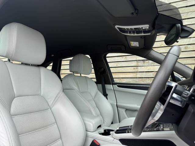 2016 Porsche Macan 2.0 2016'66 T | Top Spec | Sport Design Pack