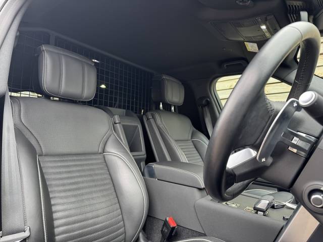 2023 Land Rover Discovery 3.0 2023'72 D300 MHEV R-Dynamic HSE Commercial | Rear Seat Conv Available