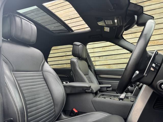 2023 Land Rover Discovery 3.0 2023'72 D300 MHEV Metropolitan Edition | Big Spec | Pan Roof