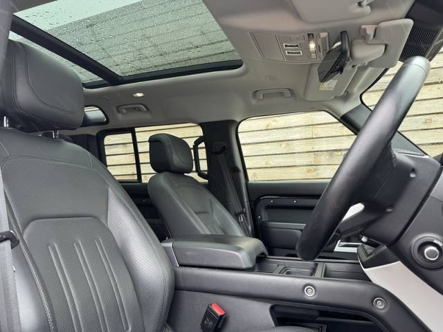 2021 Land Rover Defender 2.0 2021'21 P300 HSE | 7 Seater | Pan Roof