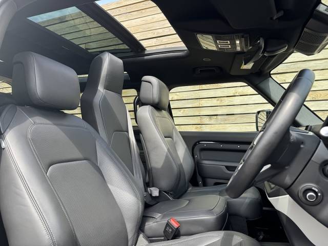 2024 Land Rover Defender 3.0 2024'74 D250 MHEV X-Dynamic HSE | Pan Roof | 6 Seats!