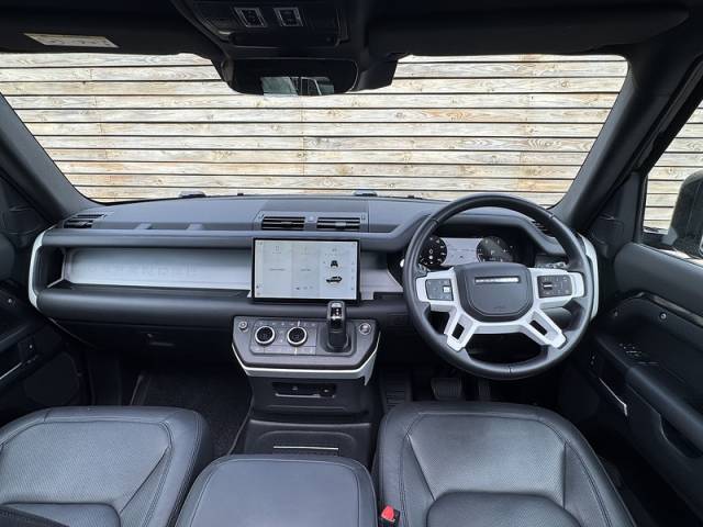 2024 Land Rover Defender 3.0 2024'74 D250 MHEV X-Dynamic HSE | Pan Roof | 6 Seats!