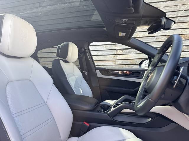 2025 Porsche Cayenne 3.0 2025'75 V6 E-Hybrid Black Edition | Pan Roof | BOSE