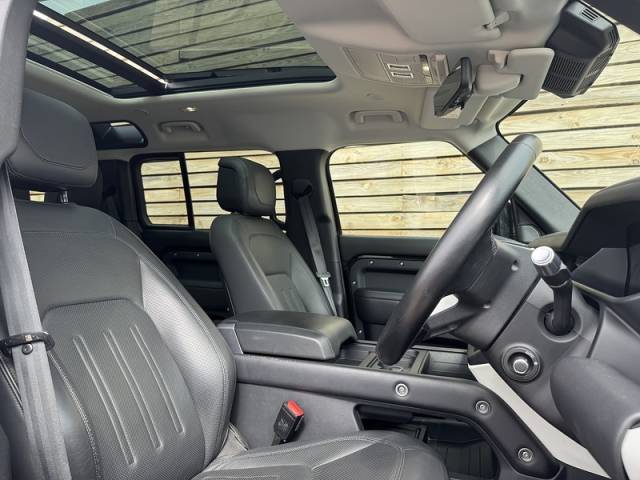 2021 Land Rover Defender 2.0 2021'21 P300 HSE | 7 Seater | Pan Roof