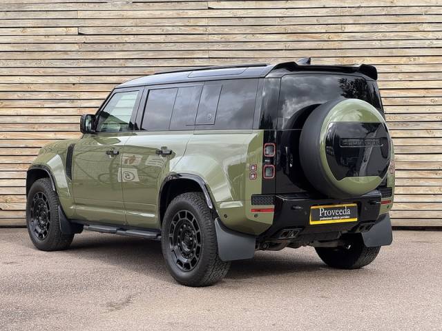 2026 Land Rover Defender 4.4 P635 V8 MHEV OCTA Black
