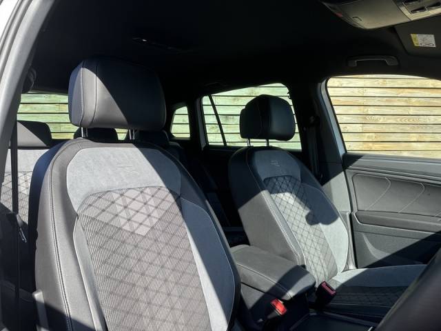 2021 Volkswagen Tiguan 2021'21 TSI R-Line | LOW MILES | 1.5 PETROL