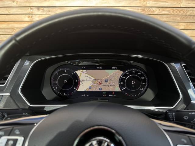 2016 Volkswagen Tiguan 2016'16 2.0TDI BlueMotion DSG | Tech SEL model | High spec | Pano roof | 1 Owner